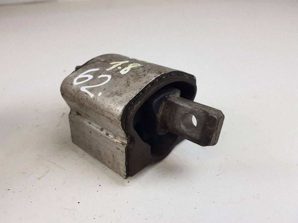 Engine mount bracket
