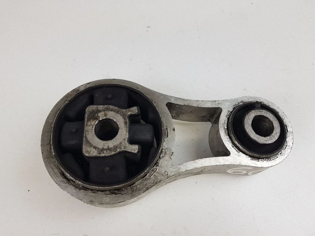 Engine mount bracket