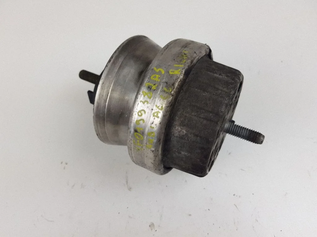 Engine mount bracket