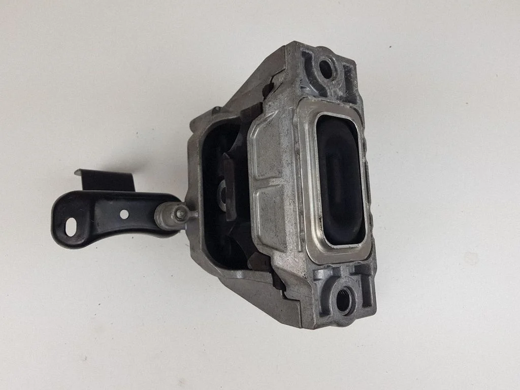 Engine mount bracket