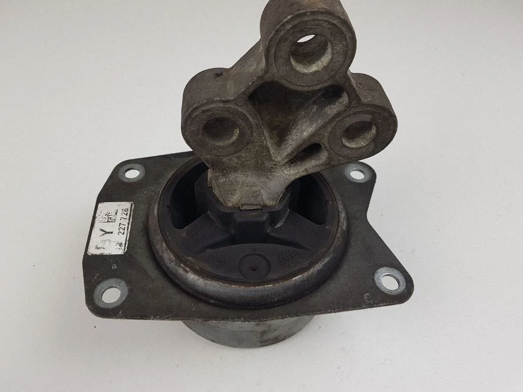 Engine mount bracket