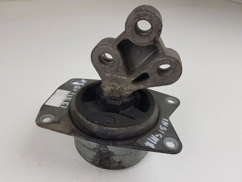 Engine mount bracket