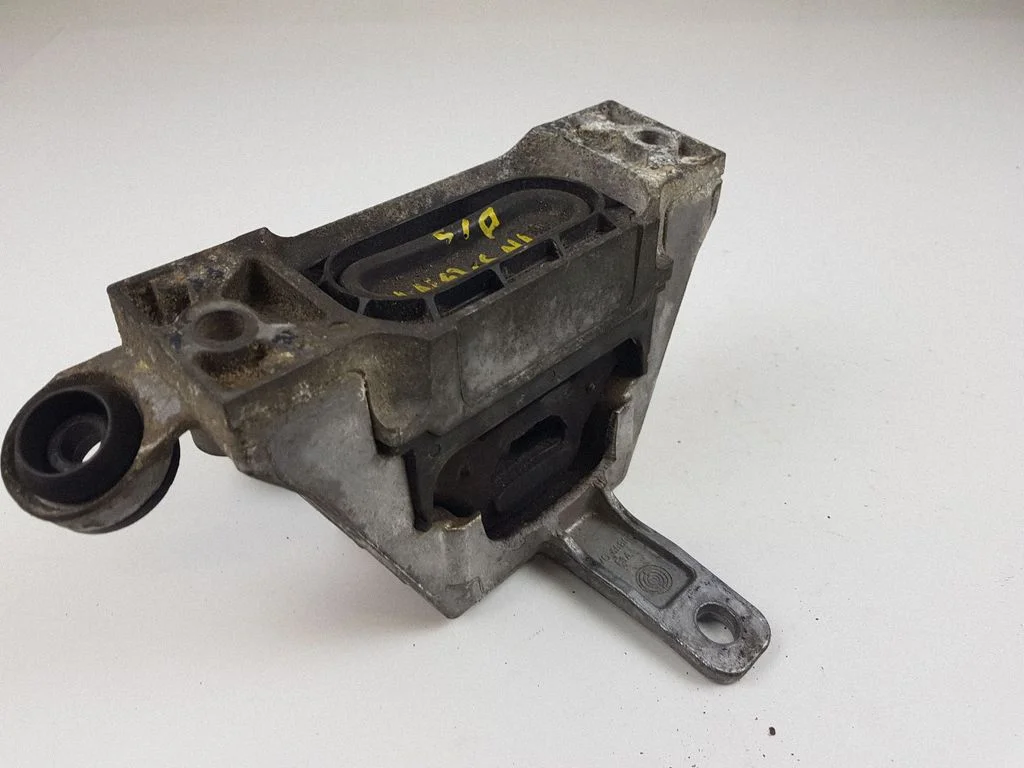 Engine mount bracket