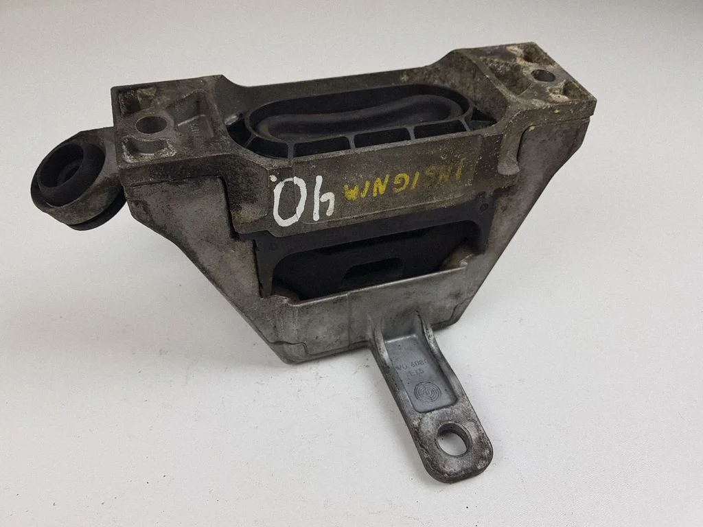 Engine mount bracket