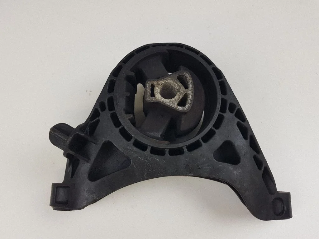 Engine mount bracket