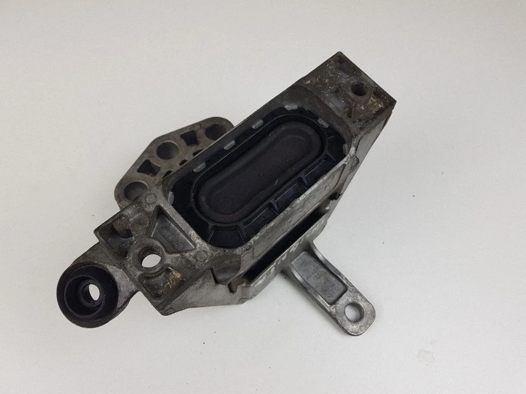 Engine mount bracket