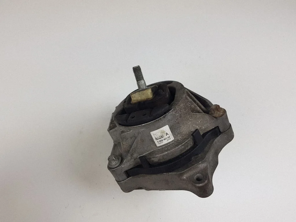 Engine mount bracket
