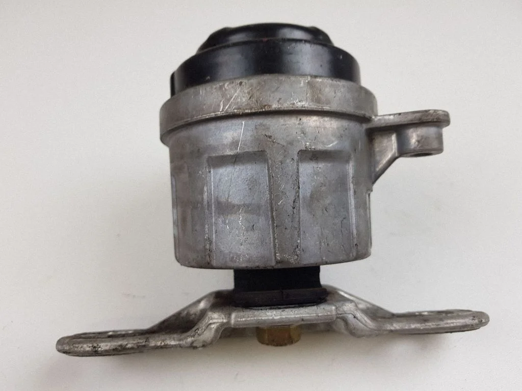 Engine mount bracket