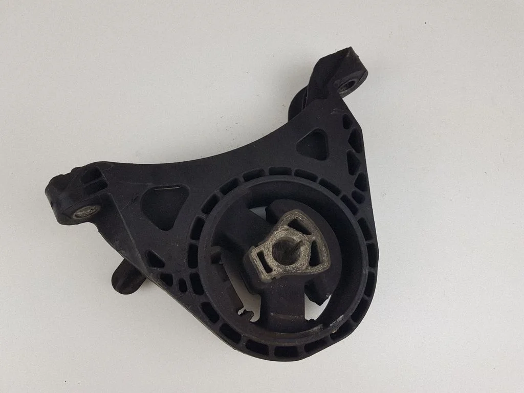 Engine mount bracket