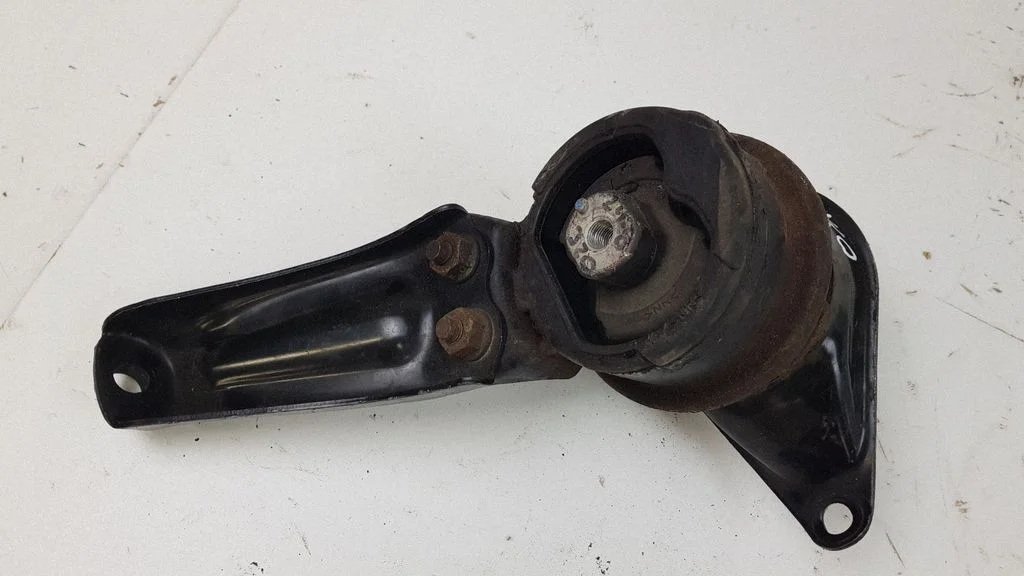 Engine mount bracket