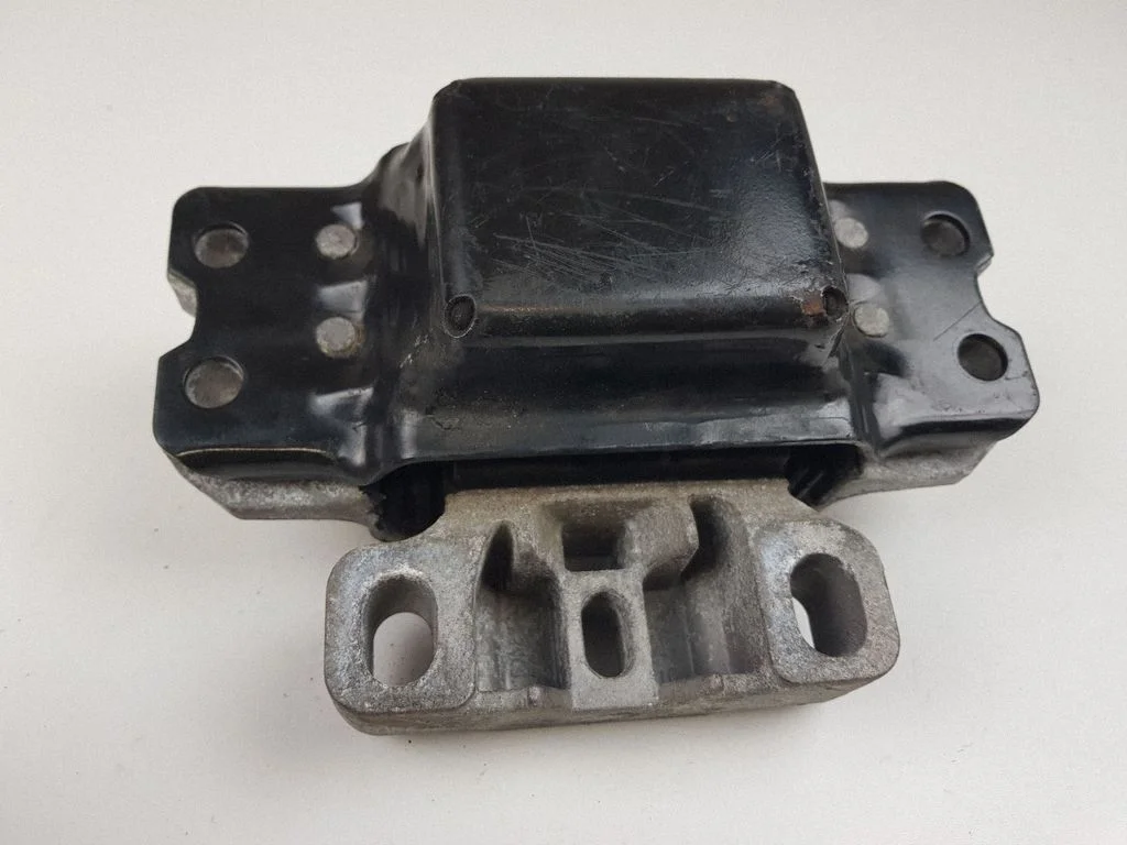 Engine mount bracket 1K0199555L