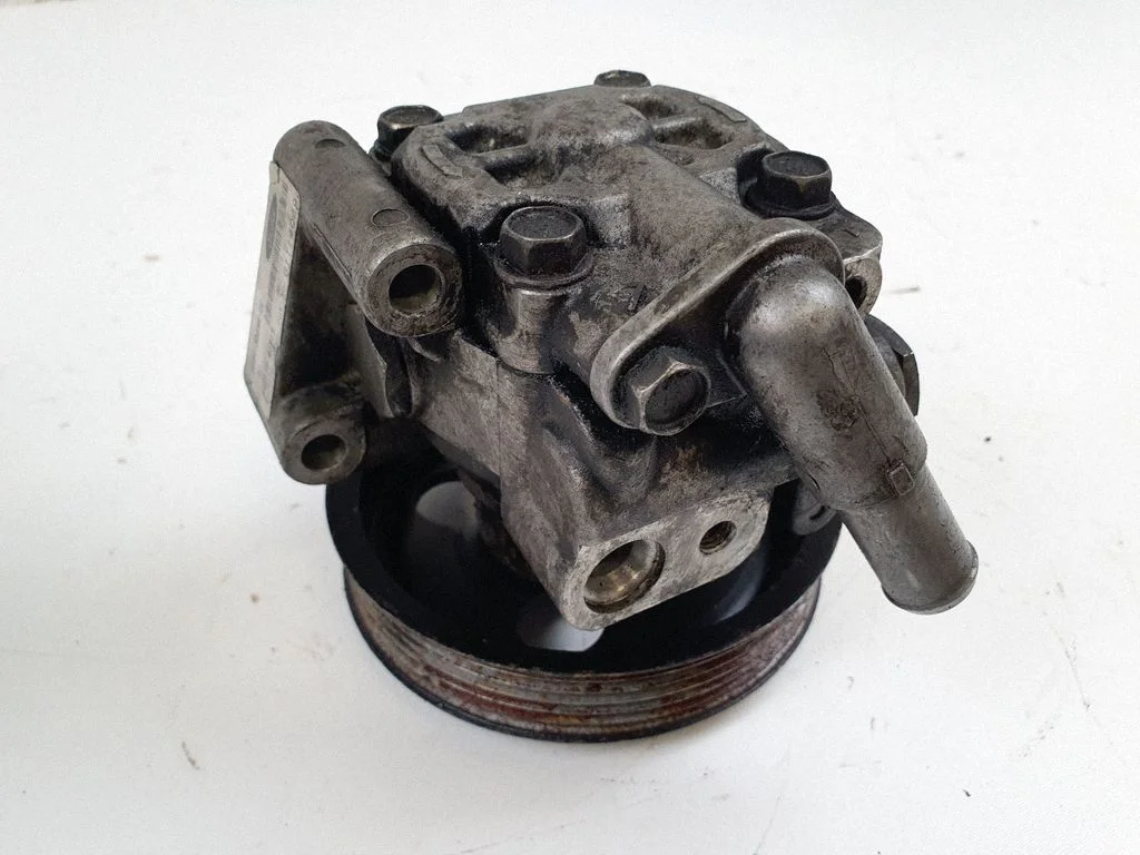 Roolivõimendi pump 6G913A696CC