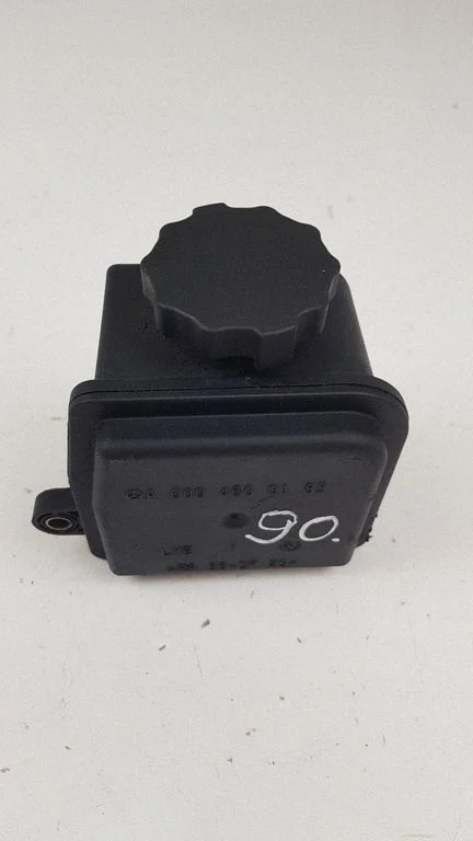 Power steering fluid tank/reservoir A0004600183