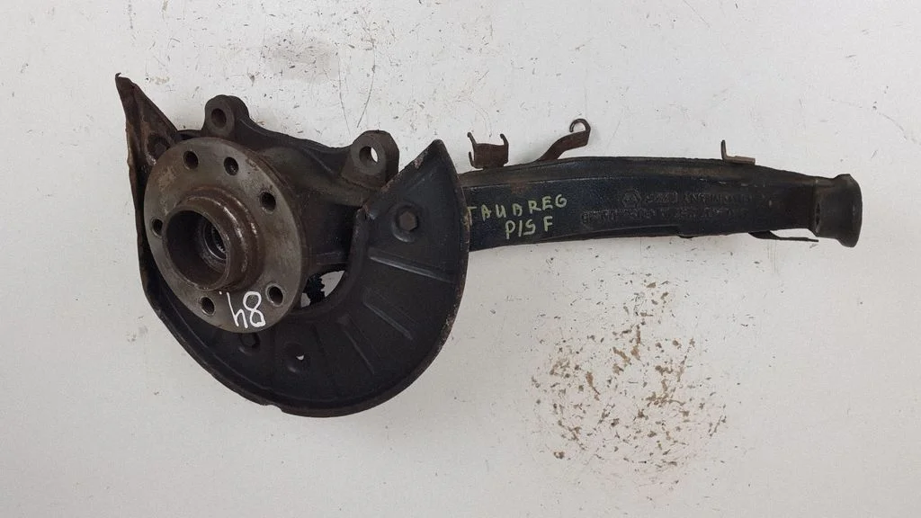 Priekšējais rumbas turētājs (šarnīra dakša) 7L6407257A
