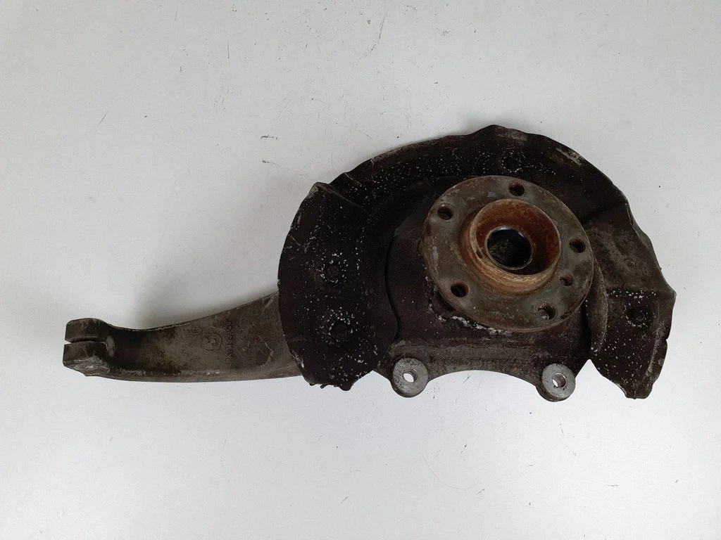 Front wheel hub spindle knuckle – front right