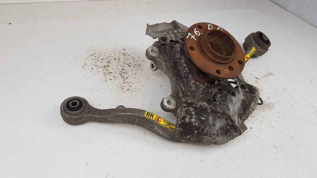 Front wheel hub spindle knuckle 6760954R