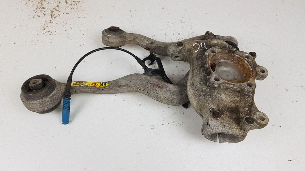 Front wheel hub spindle knuckle 31126760182