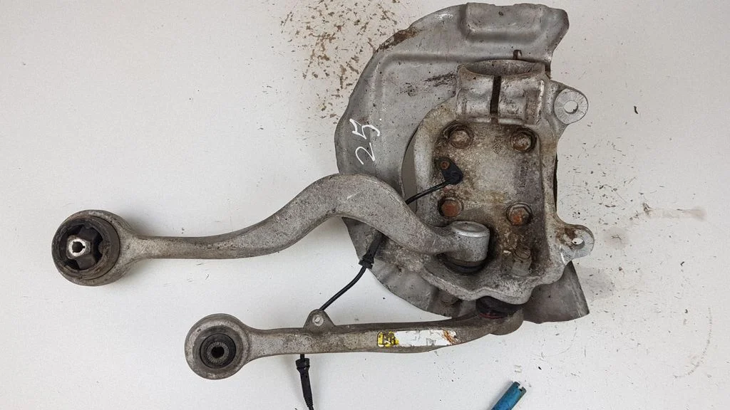 Front wheel hub spindle knuckle 6760182