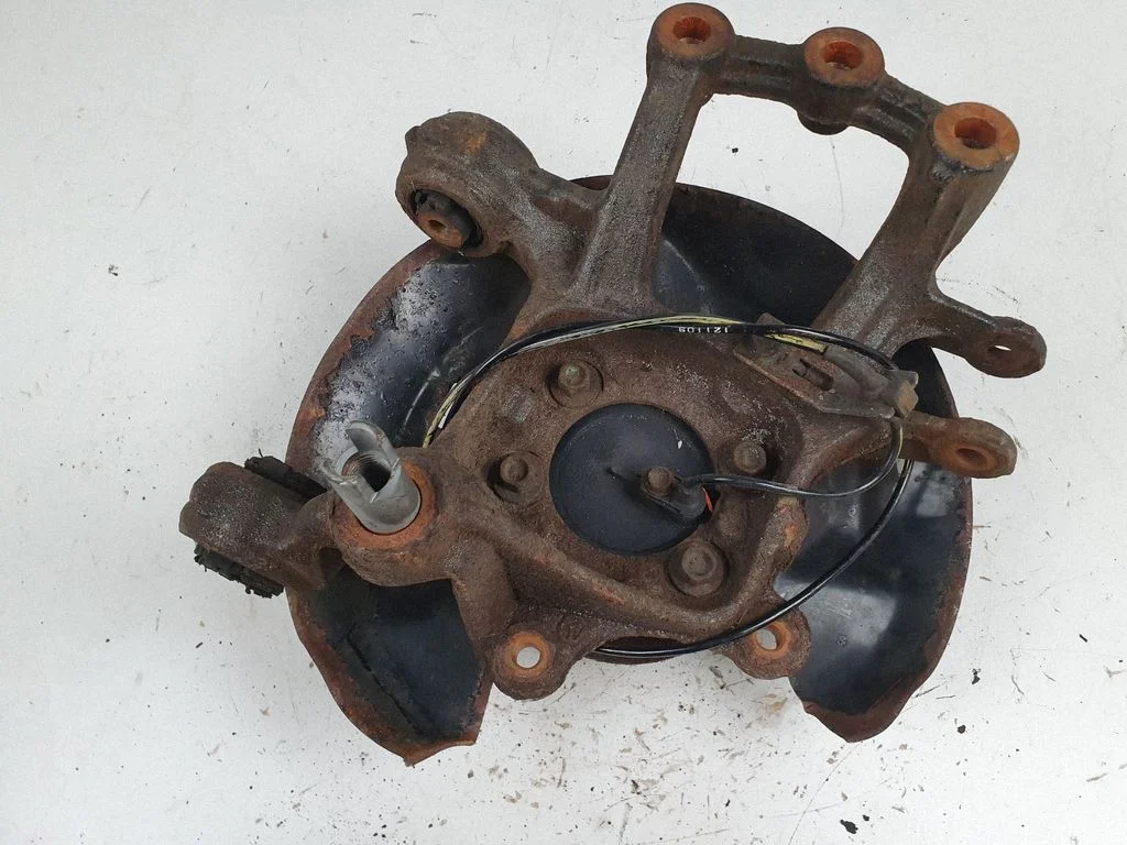 Rear wheel hub spindle/knuckle – rear right