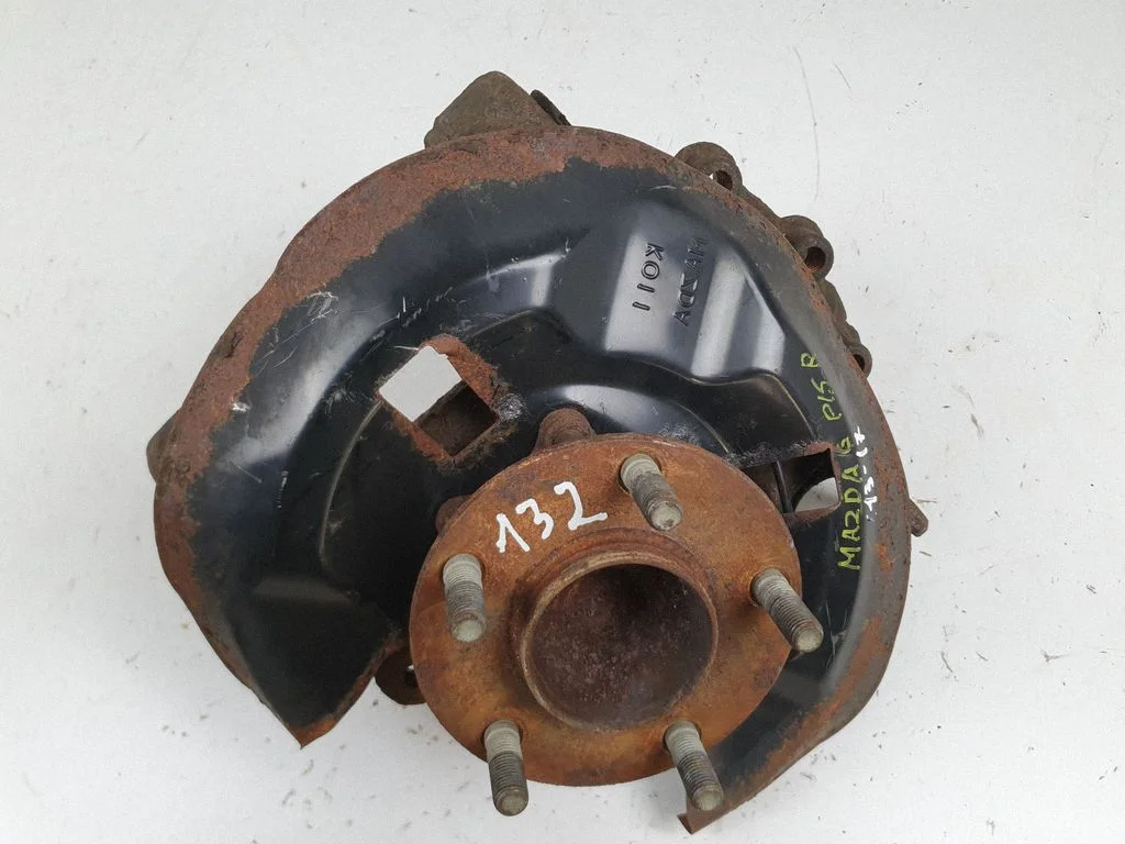 Rear wheel hub spindle/knuckle – rear left