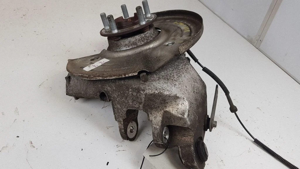 Rear wheel hub spindle/knuckle HK835A970AE