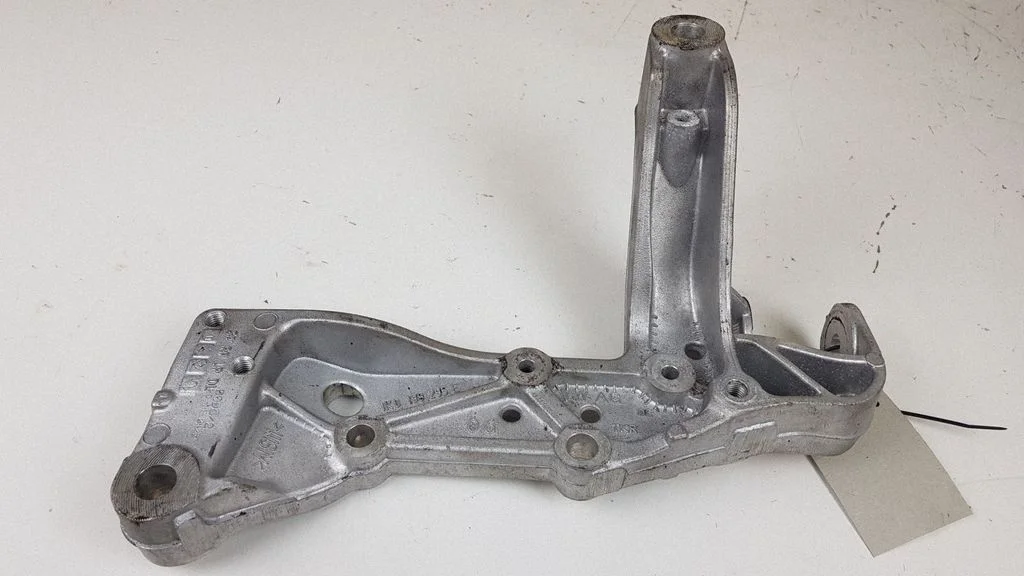 Front lower control arm/wishbone 1K0199295E