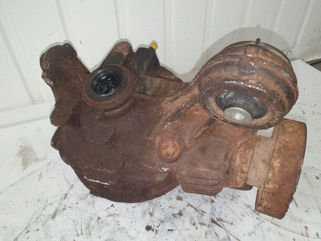 Rear differential 9X234A213EC