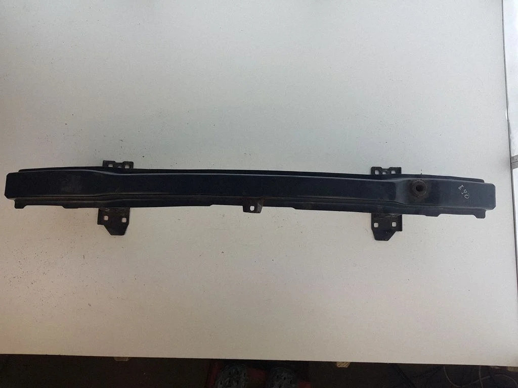 Belka zderzaka przedniego – BMW Seria 3 E90 E91 (2005-2012)