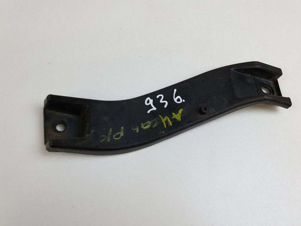 Front bumper mounting bracket 8H0807203