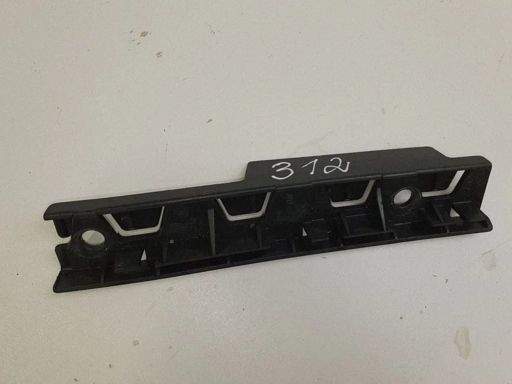 Front bumper mounting bracket 7066228