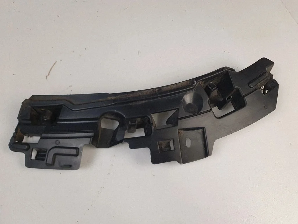 Front bumper mounting bracket 620340611R