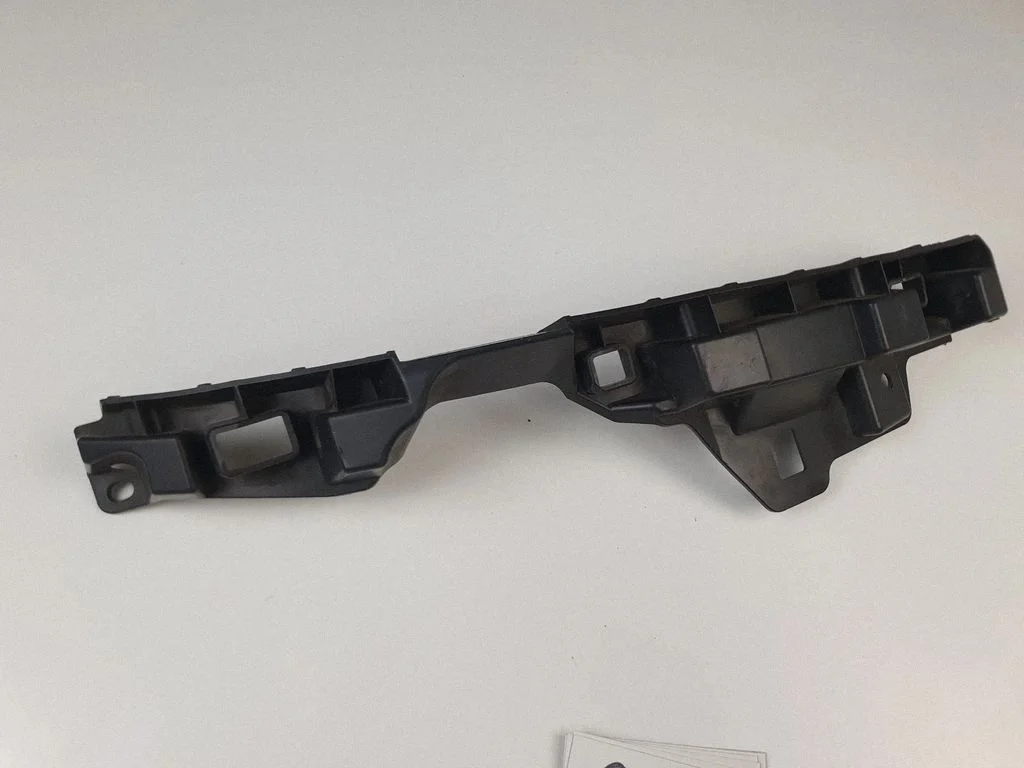 Priekšējā bampera turētājs 622207359R