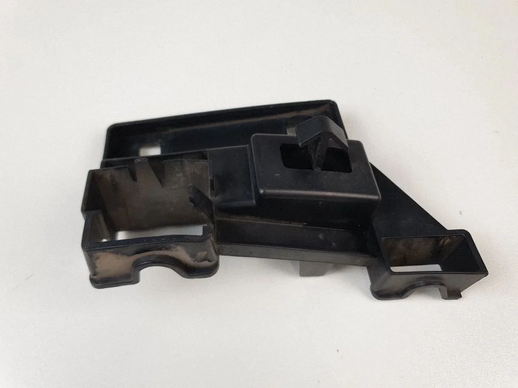 Priekšējā bampera turētājs 620949485R
