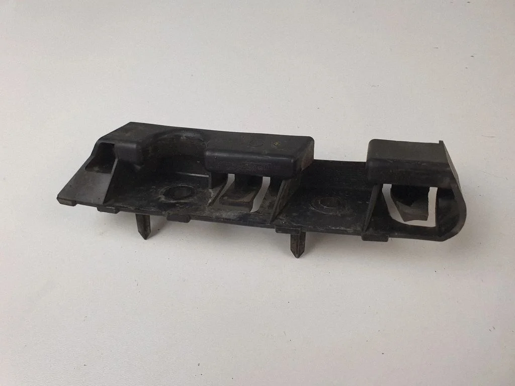 Front bumper mounting bracket 9686570380