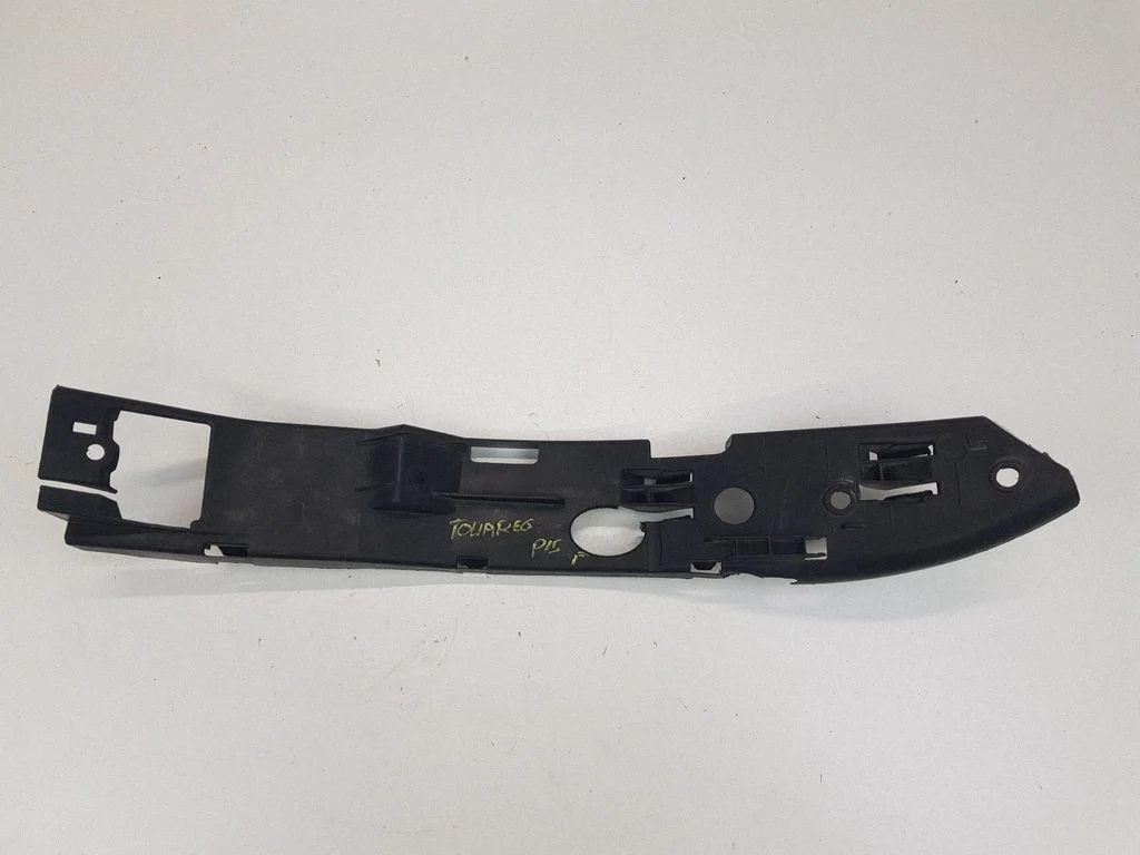 Priekšējā bampera turētājs 7L6807183A
