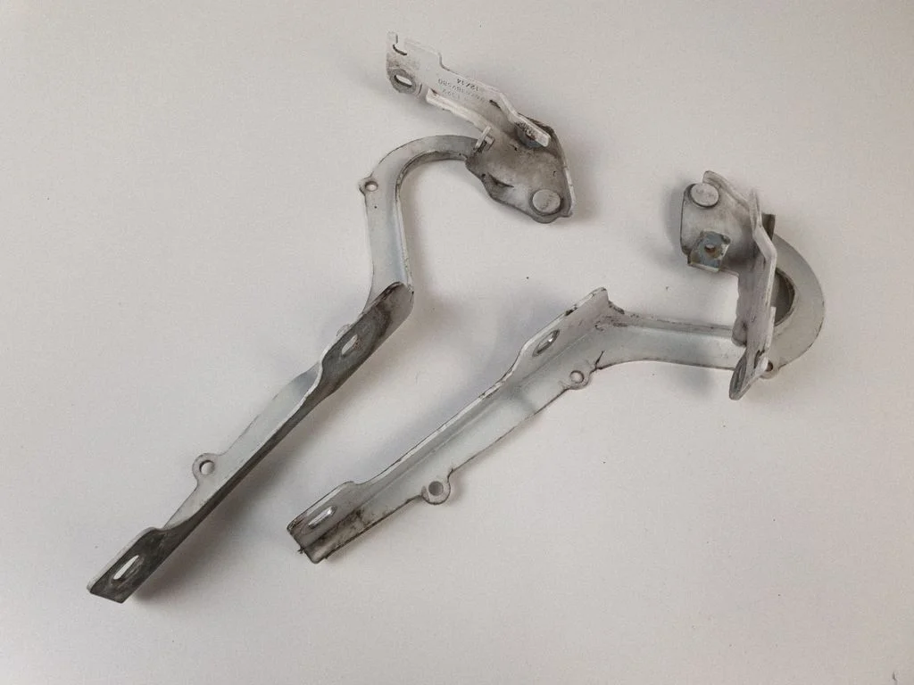 Engine bonnet/hood hinges 9678398480