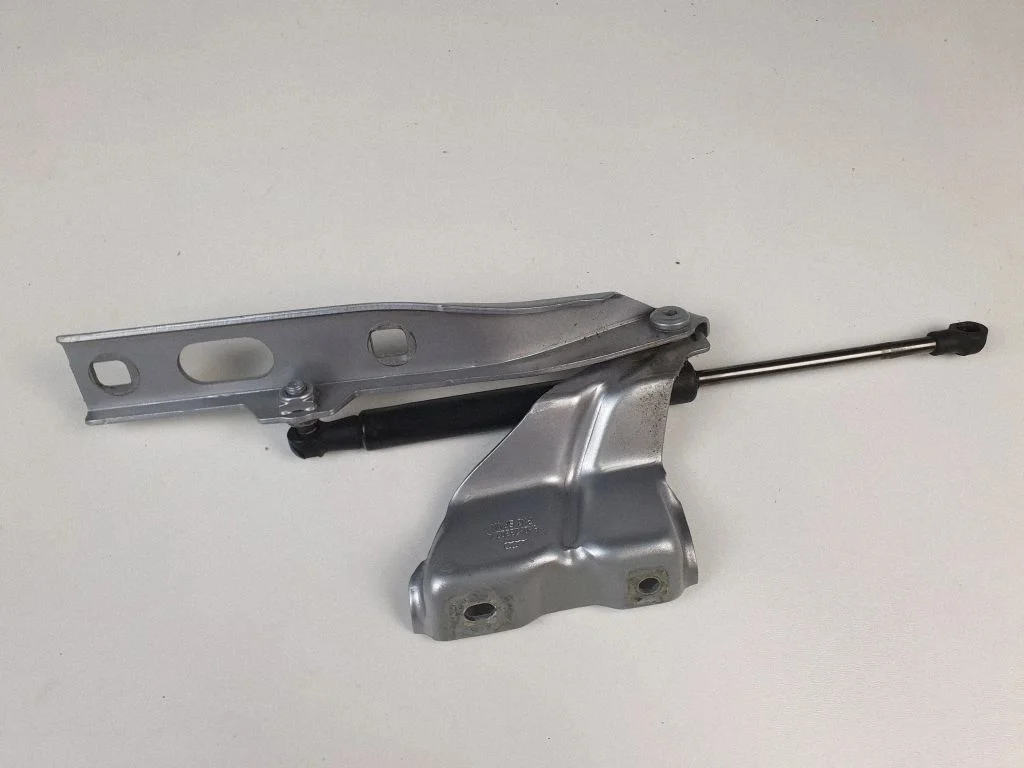 Engine bonnet/hood hinges 8R0823302A
