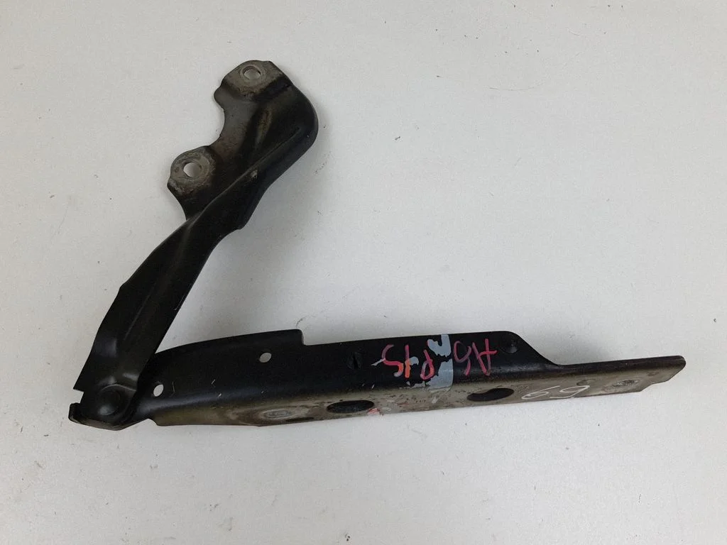 Engine bonnet/hood hinges 4C8823301D