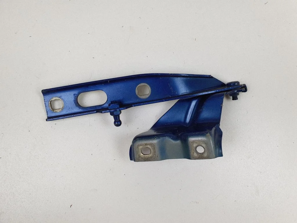 Engine bonnet/hood hinges 8R0823302A