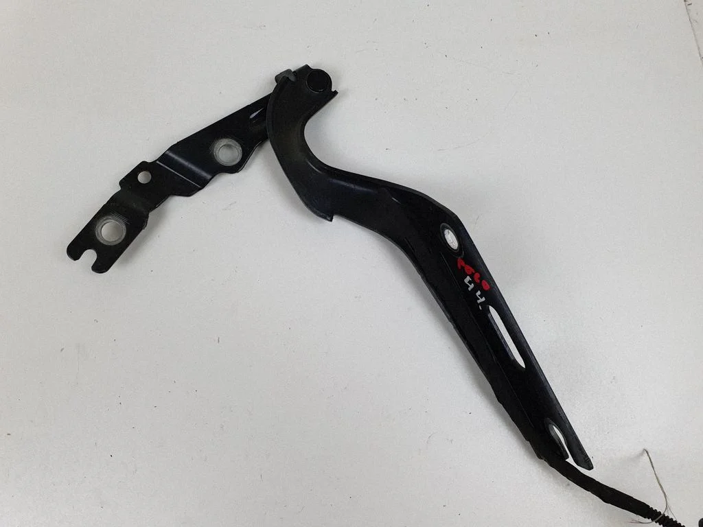 Engine bonnet/hood hinges – Volkswagen Cross Polo (2009-2018)