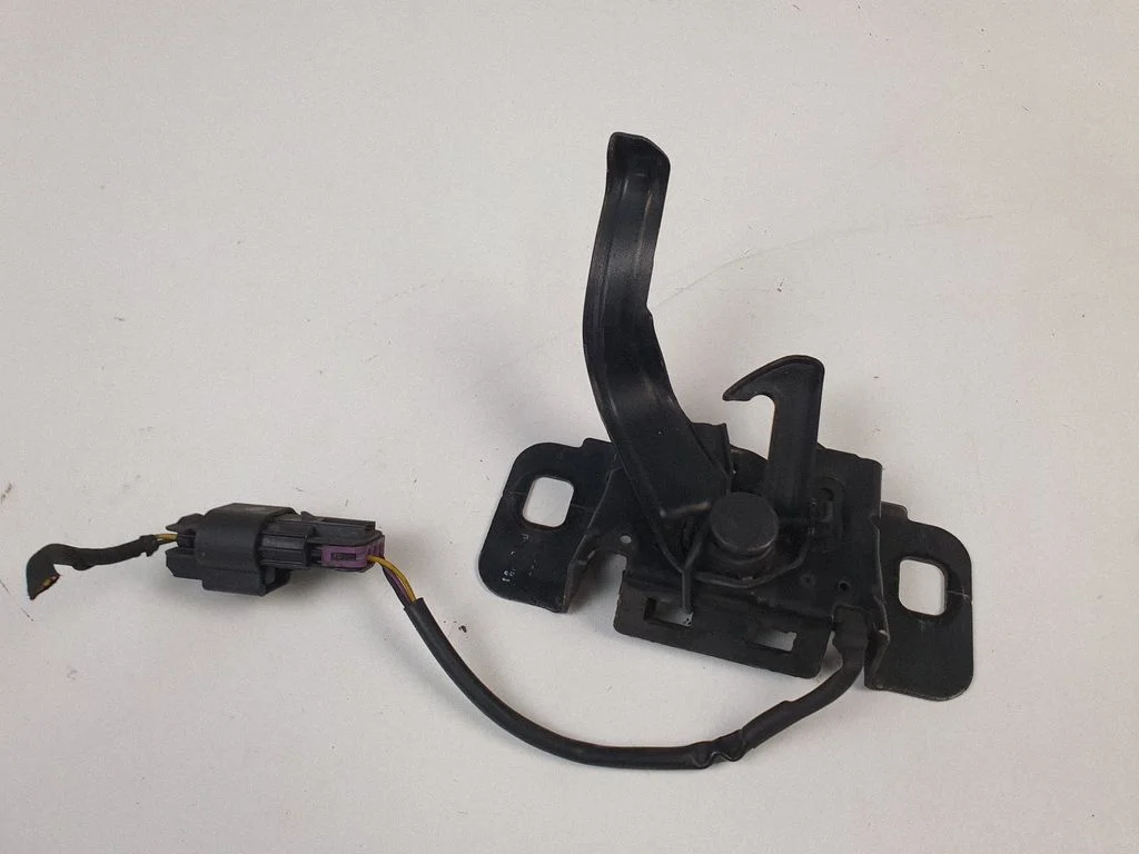 Engine bonnet/hood lock/catch
