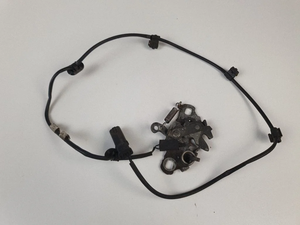 Engine bonnet/hood lock/catch
