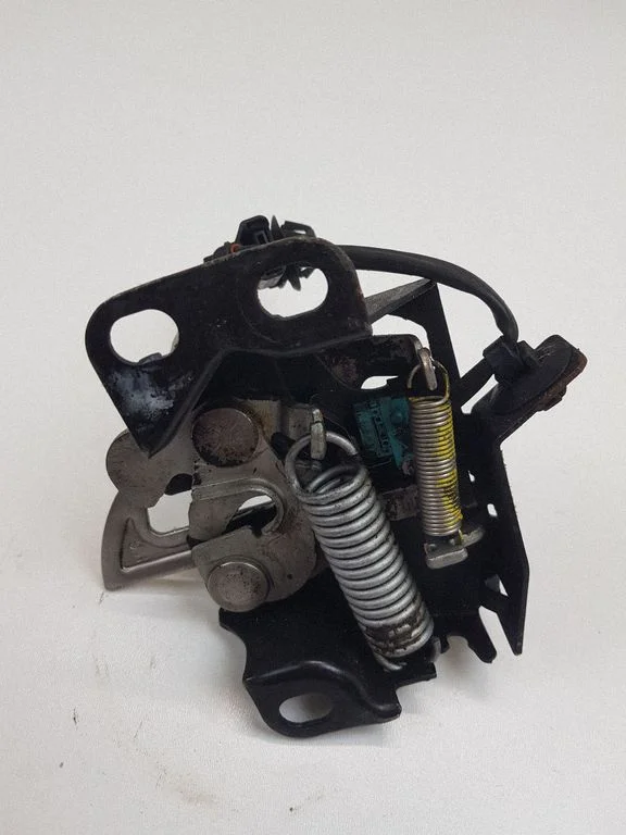 Mootorikapoti lukk – Honda Civic (2001-2005)