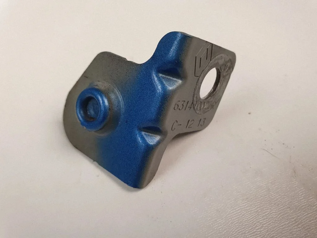 Fender mounting bracket 631410025R