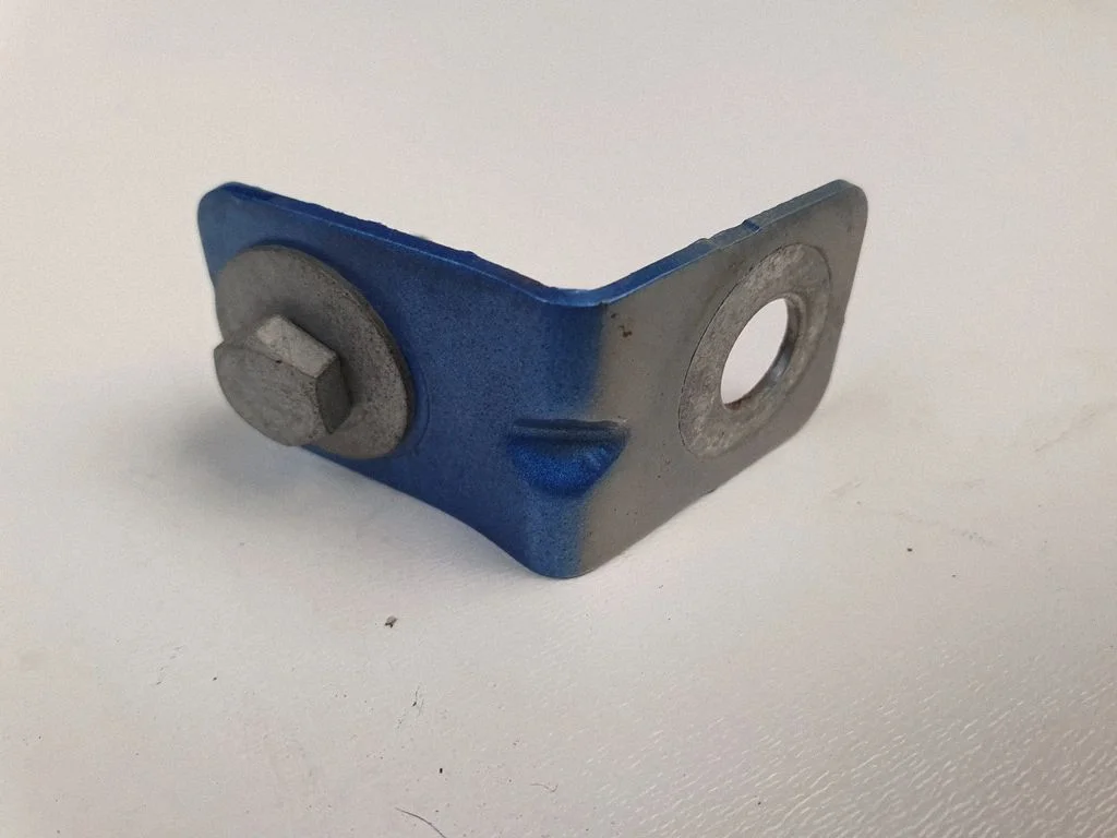 Fender mounting bracket 631400036R