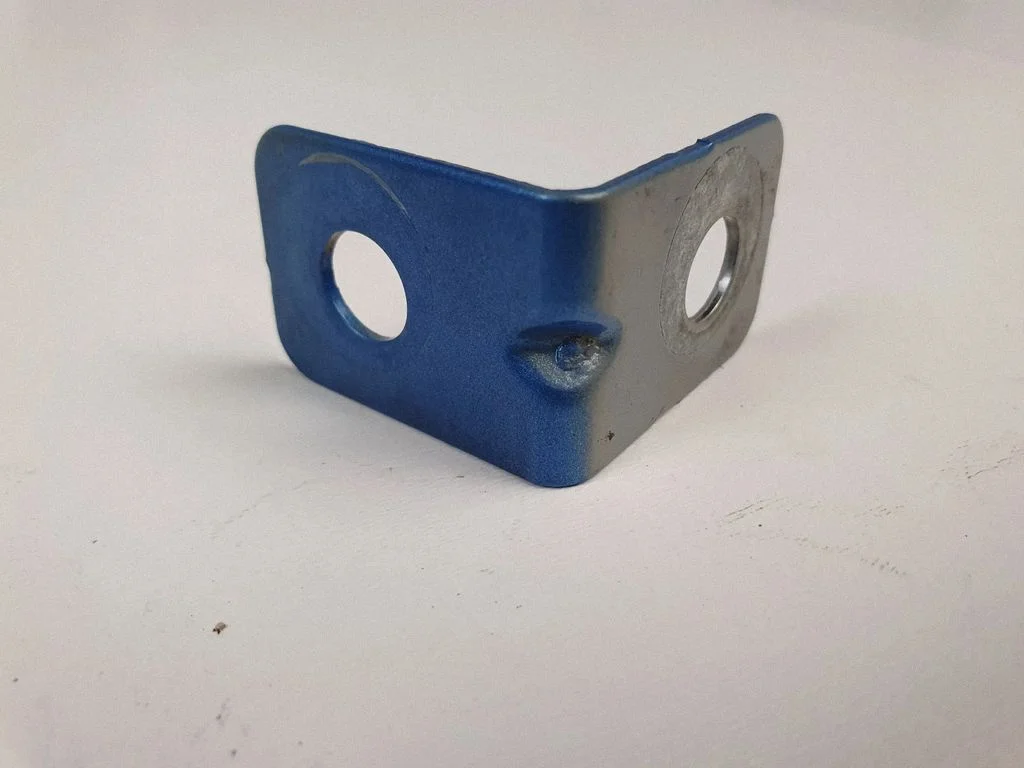 Fender mounting bracket 631400036R