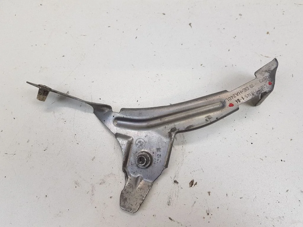 Fender mounting bracket 7161451
