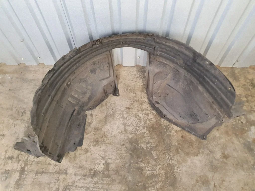 Front wheel arch liner splash guards 63843JD00A