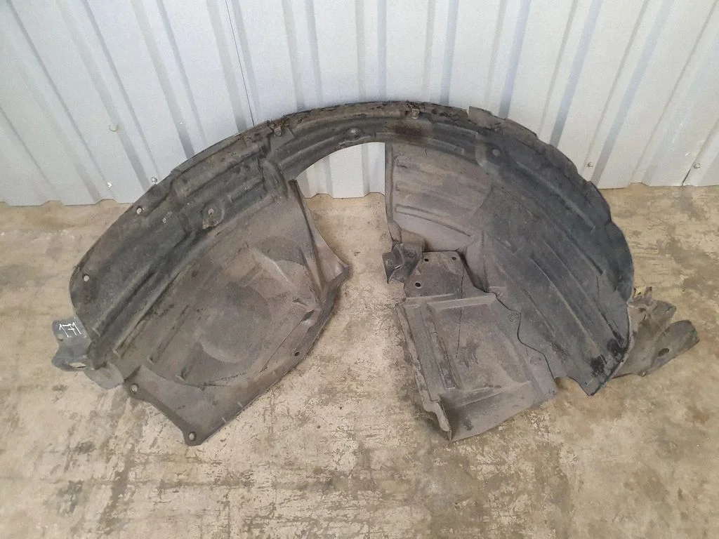 Front wheel arch liner splash guards 63842JD00A