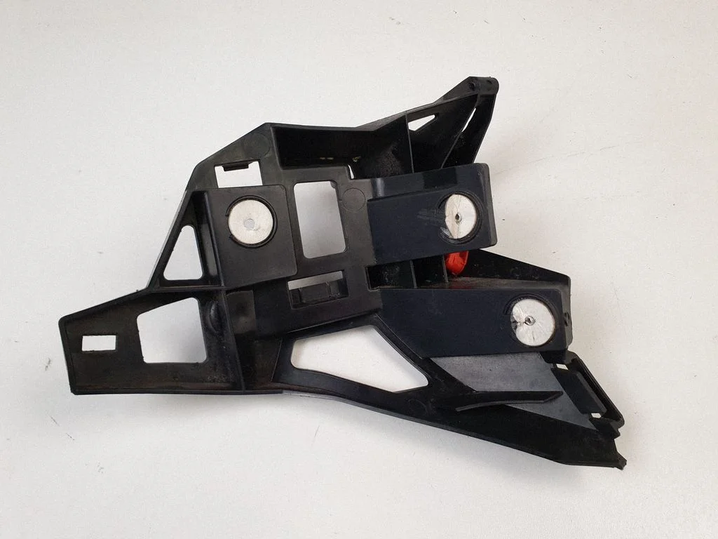 Rear bumper mounting bracket 13368950